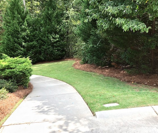 pine-straw-installation-newnan-ga