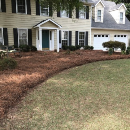 weed-whacking-pine-straw-installation-newnan-ga