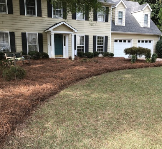 weed-whacking-pine-straw-installation-newnan-ga